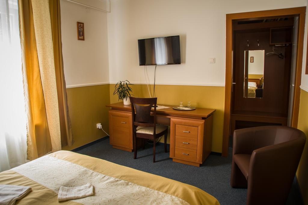 Ambrózia Szálláshely és Étterem Miskolc Exterior foto