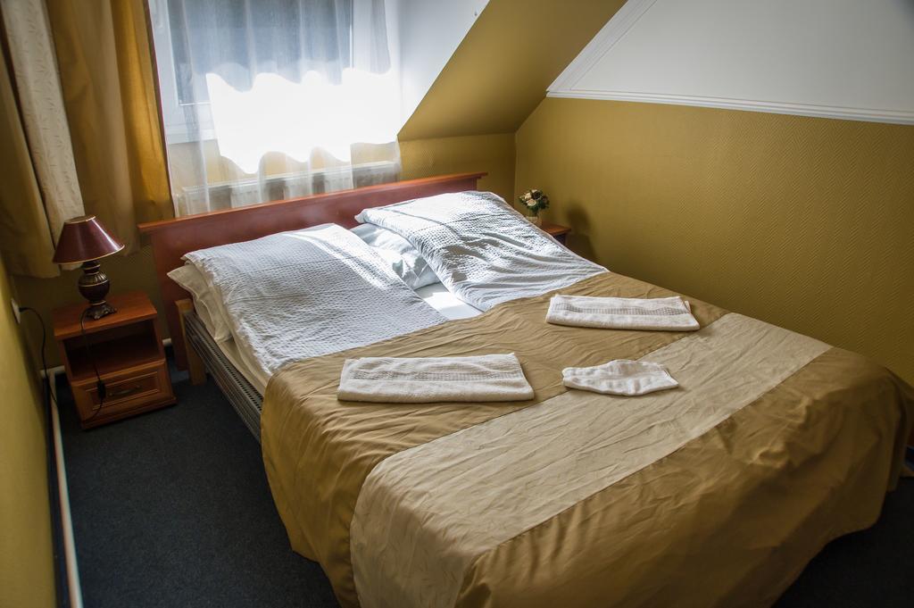 Ambrózia Szálláshely és Étterem Miskolc Exterior foto