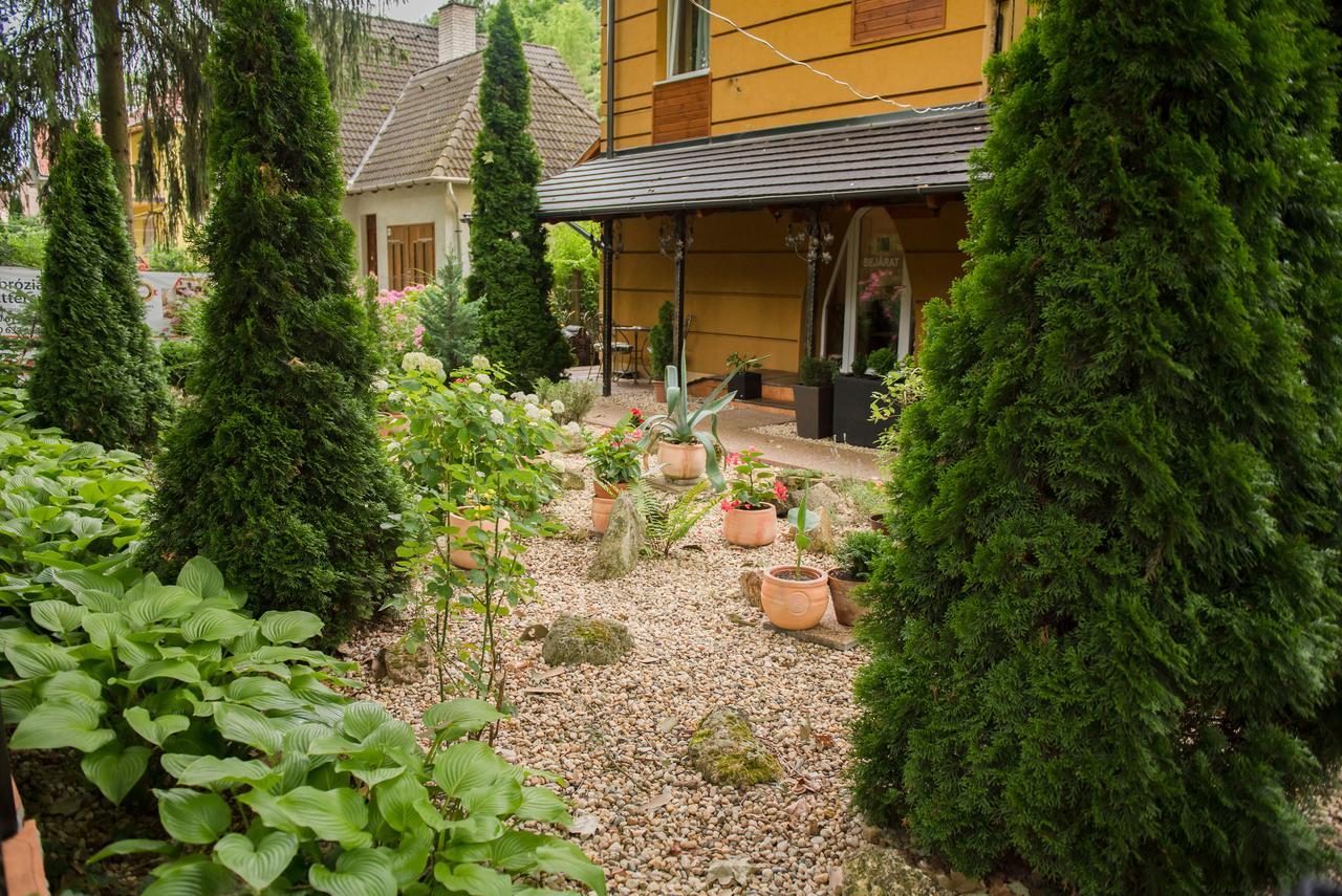 Ambrózia Szálláshely és Étterem Miskolc Exterior foto