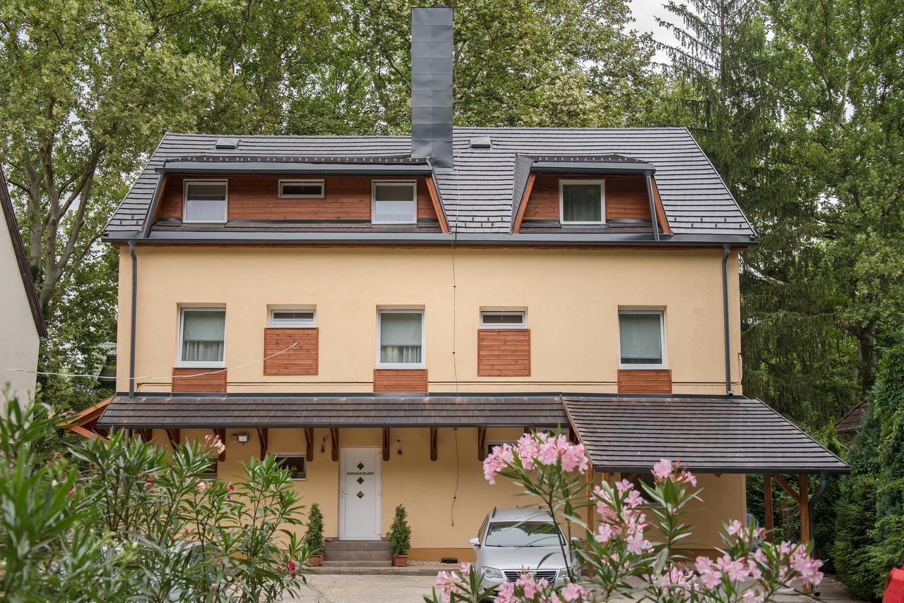 Ambrózia Szálláshely és Étterem Miskolc Exterior foto