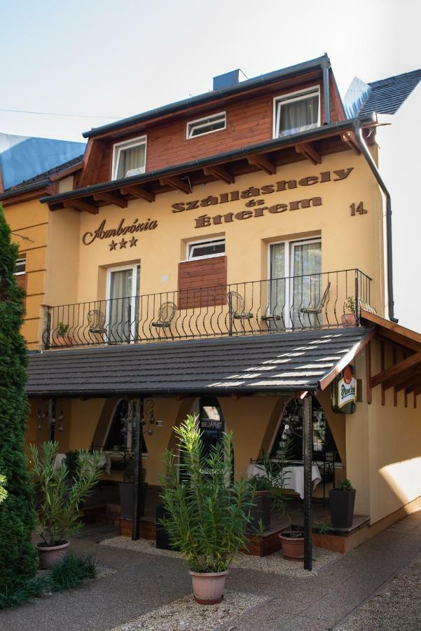 Ambrózia Szálláshely és Étterem Miskolc Exterior foto